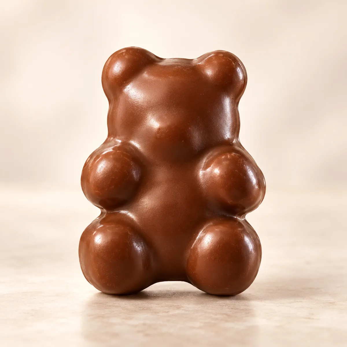 Ourson à la guimauve enrobé de chocolat au lait Valrhona